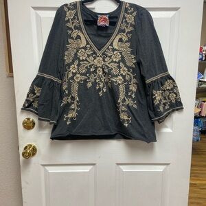 EUC Johnny Was Women’s Embroidered Bell Sleeve V Neck Grey And Beige Blouse Sz L